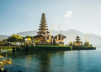 বিশ্বের সেরা ১০টি ভ্রমণ গন্তব্য: আপনার পরবর্তী ছুটির পরিকল্পনা