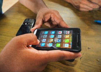 ফিচার ফোন থেকে স্মার্টফোনের বিকাশ