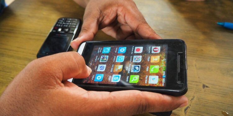 ফিচার ফোন থেকে স্মার্টফোনের বিকাশ