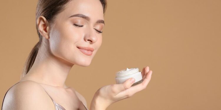 শীতকালে ত্বকের যত্ন: কোমল ও স্বাস্থ্যোজ্জ্বল ত্বক পেতে ৯টি কার্যকর টিপস