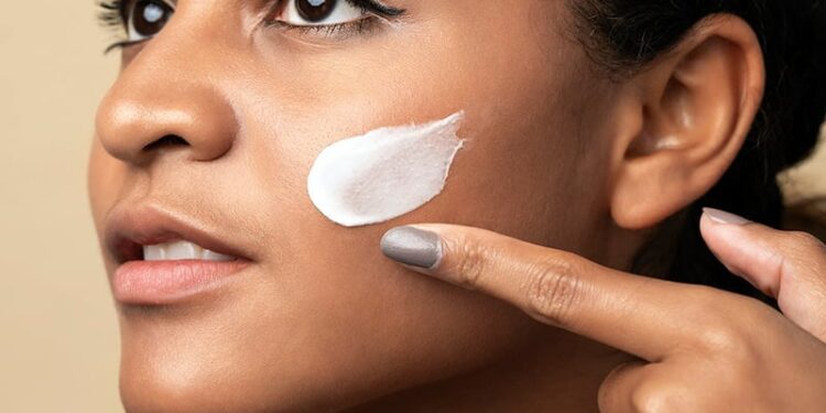 ২০২৫ সালের বিউটি ট্রেন্ড: কী থাকবে এবং কী চলে যাবে?