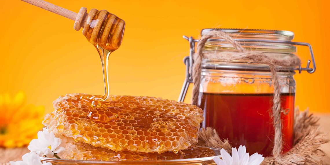 ঘরোয়া উপাদানে ত্বকের যত্ন নেওয়ার সহজ উপায়